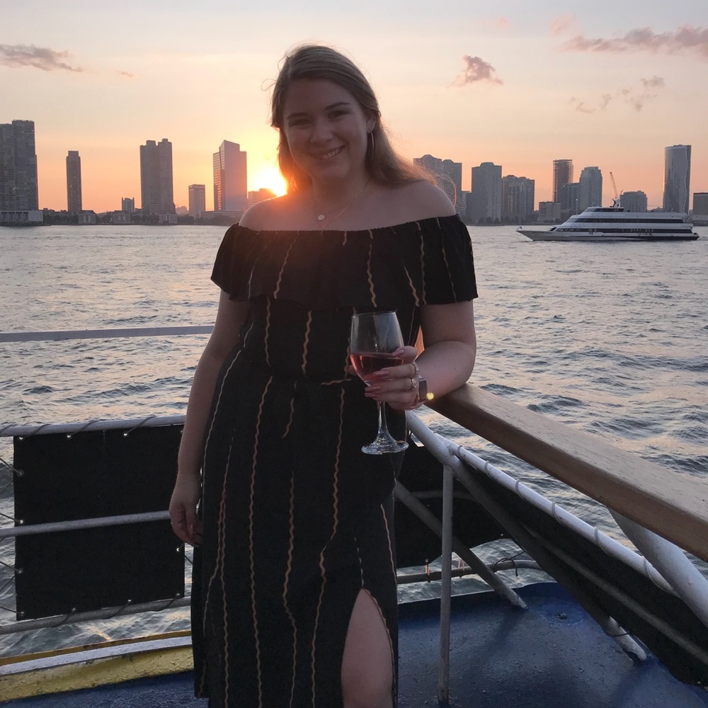 Meet your Posher @noelle_cecilia! 💖👑